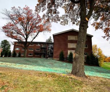 Main picture of 203 E Seminary St