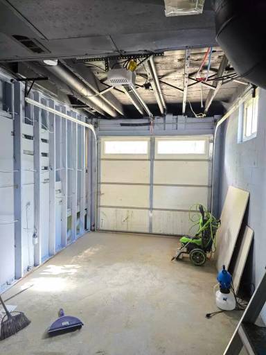 Main picture of 922 Blankenbaker Ln