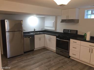 Main picture of 6099 N Sauganash Ave