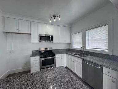 Main picture of 1529 E Florida St