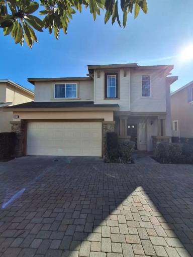 Main picture of 2817 W Canyon Ave