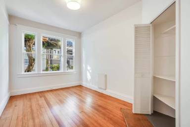 Main picture of 31 Dearborn St