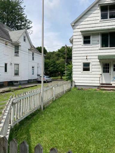 Main picture of 102 Walnut St