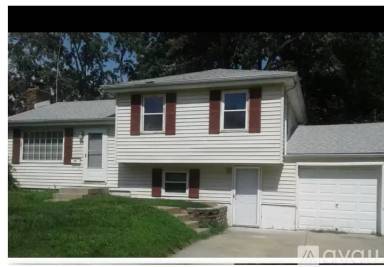 Main picture of 4921 N Potter Ave