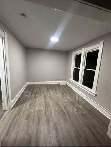 Main picture of 702 Clark St