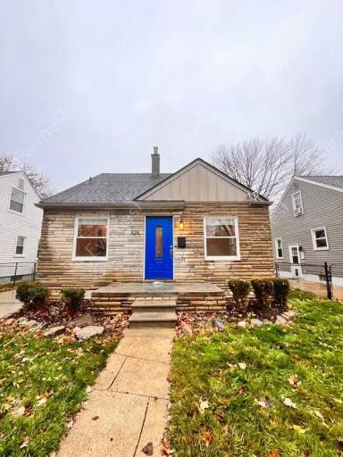 Main picture of 825 N Kenwood Ave