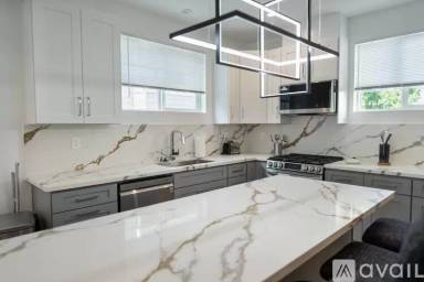 Main picture of 4833 Riverton Ave