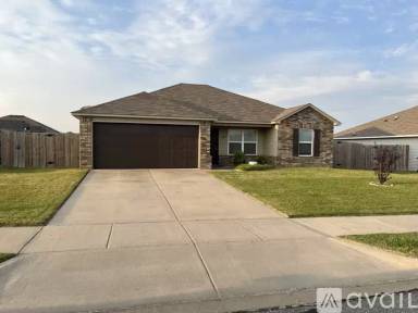 Main picture of 813 NW Evans Cir