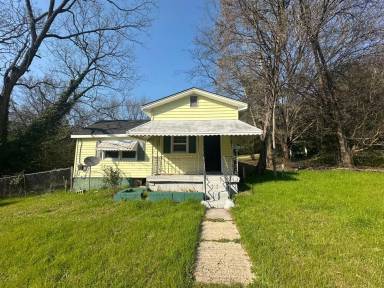 Main picture of 4145 Forest Ave W