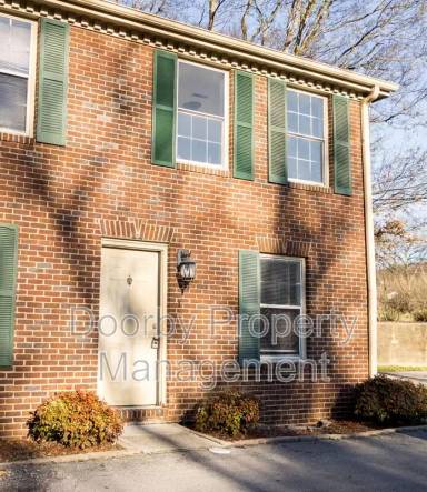 Main picture of 2827 Dayton Blvd