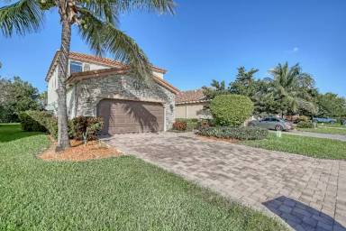 Main picture of 8839 Willow Cove Ln