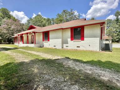 Main picture of 850 McCullough Rd