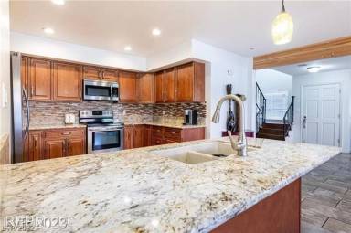 Main picture of 733 Spyglass Ln