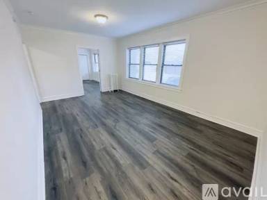 Main picture of 5820 W Berteau Ave