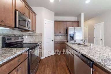 Main picture of 7613 NE 31st Cir