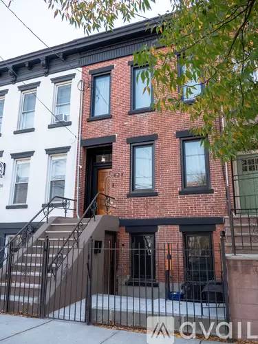 Main picture of 424 Pacific Ave