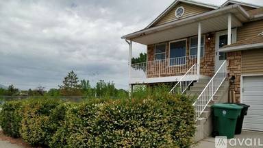 Main picture of 940 W Red Oaks Dr
