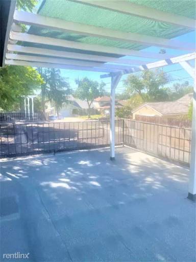 Main picture of 587 Silverwood Ave