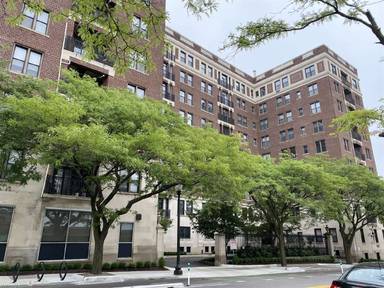 Main picture of 2900 E Jefferson Ave