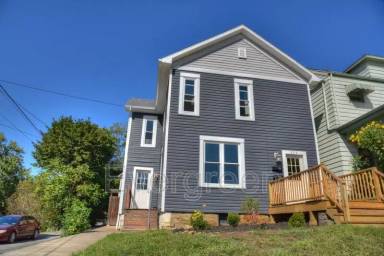 Main picture of 325 E Main St