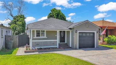 Main picture of 4818 W 138th St