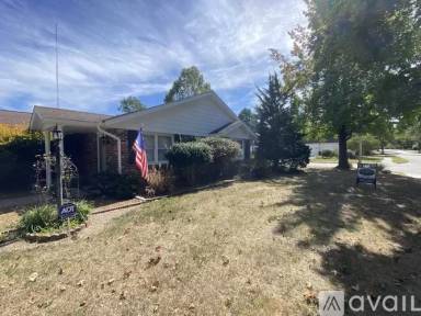 Main picture of 123 S Violet Ln