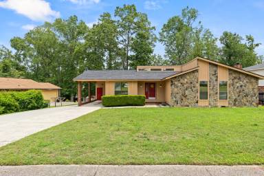 Main picture of 210 Hillbrook Dr