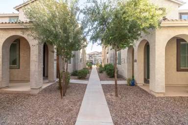 Main picture of 5436 W Fulton St