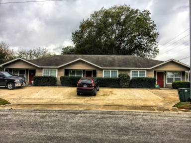 Main picture of 98 Machemehl Dr