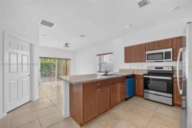 Main picture of 236 SE 32nd Ave