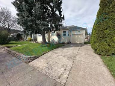 Main picture of 8055 SE Market St