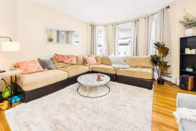 Main picture of 180 L St