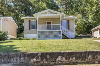 Main picture of 619 Snow St