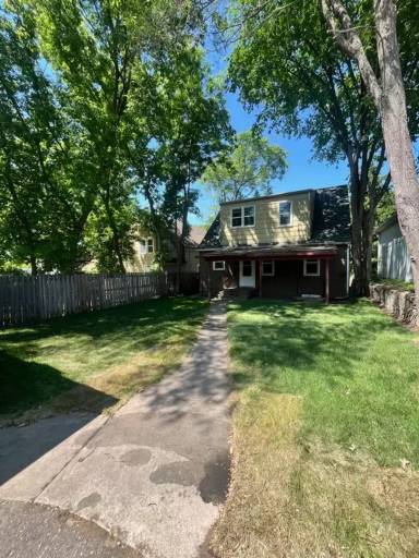 Main picture of 1130 6th St E
