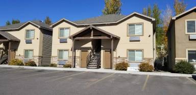 Main picture of 892 Everett Pl