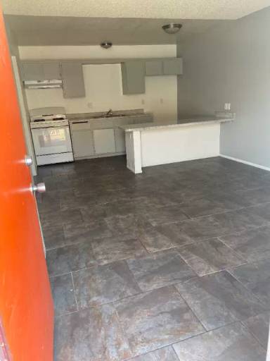 Main picture of 18335 Montezuma St