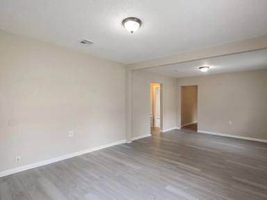 Main picture of 413 Montgomery St