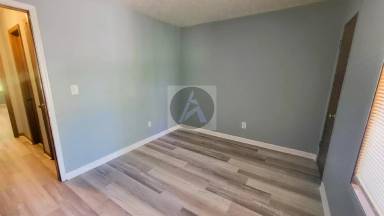 Main picture of 225 Bay St NE