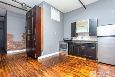Main picture of 385 Troutman St