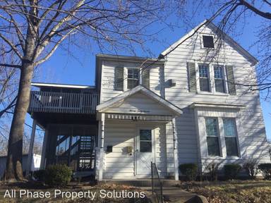 Main picture of 2067 Oak St