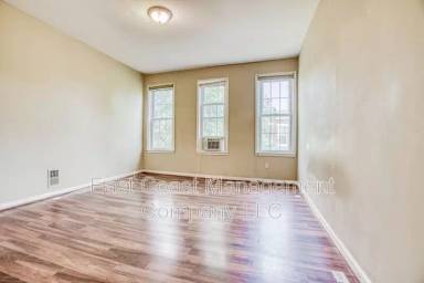 Main picture of 402 E Lorraine Ave