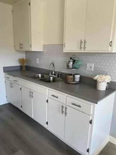 Main picture of 7749 Reseda Blvd