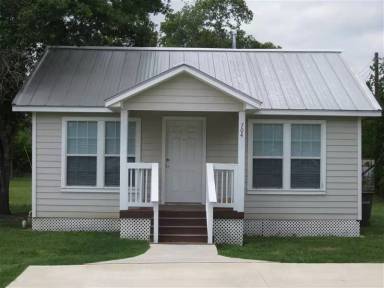 Main picture of 704 Leonard Dr