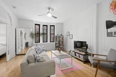 Main picture of 214 Clinton St