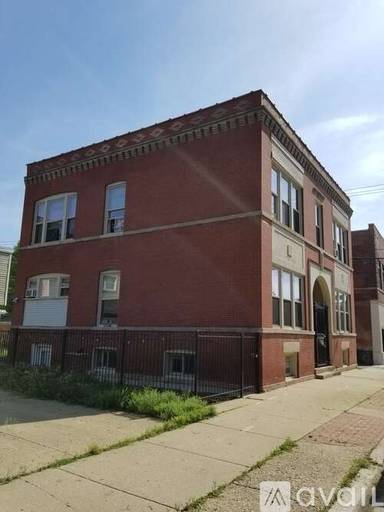 Main picture of 1620 W Leland Ave