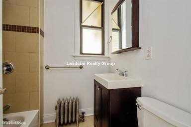 Main picture of 1314 W Waveland Ave