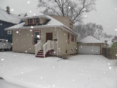 Main picture of 55 Plum St
