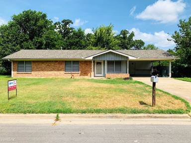 Main picture of 818 Vine St