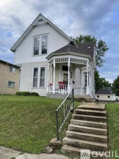Main picture of 329 Clark St