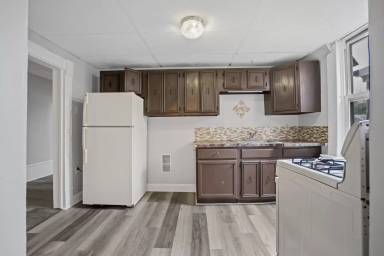 Main picture of 235 Monmouth St